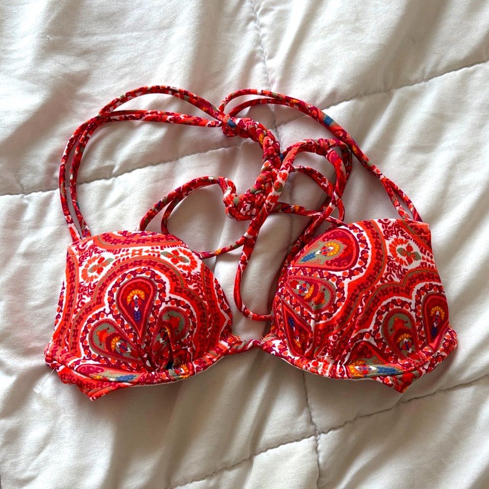 Hollister 32A Vibrant Red Paisley Bikini Top